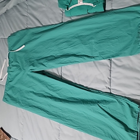 Standard Textile Green Scub Sets (2 Deals, 2 Sets Per Deal) Size Large. - Picture 10 of 15